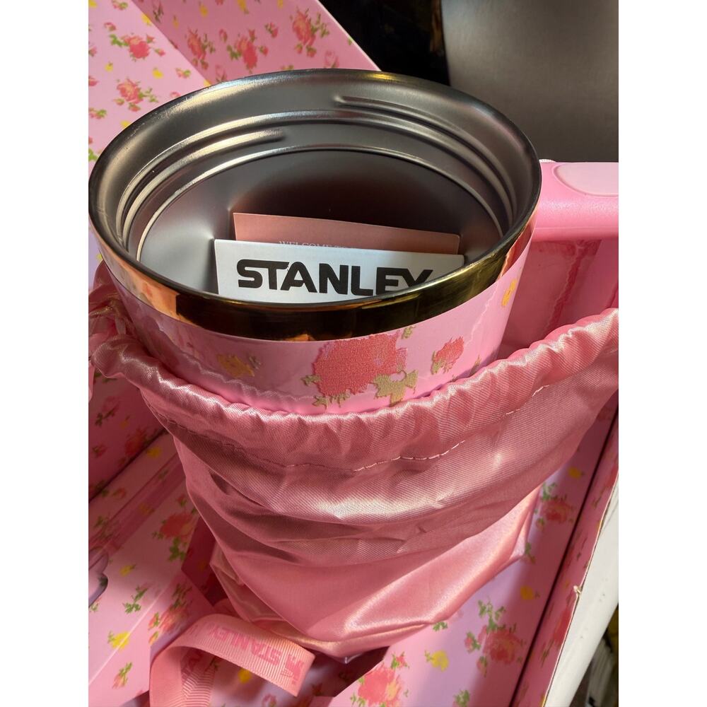 Stanley 1913 x LoveShackFancy 40oz H2.0 FlowState Quencher Ribbon Rosa NIB - Picture 8 of 12